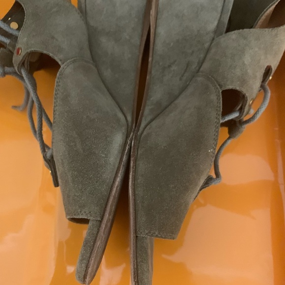 Gorgeous Chloe lace up sandals- EUC - Picture 4 of 5